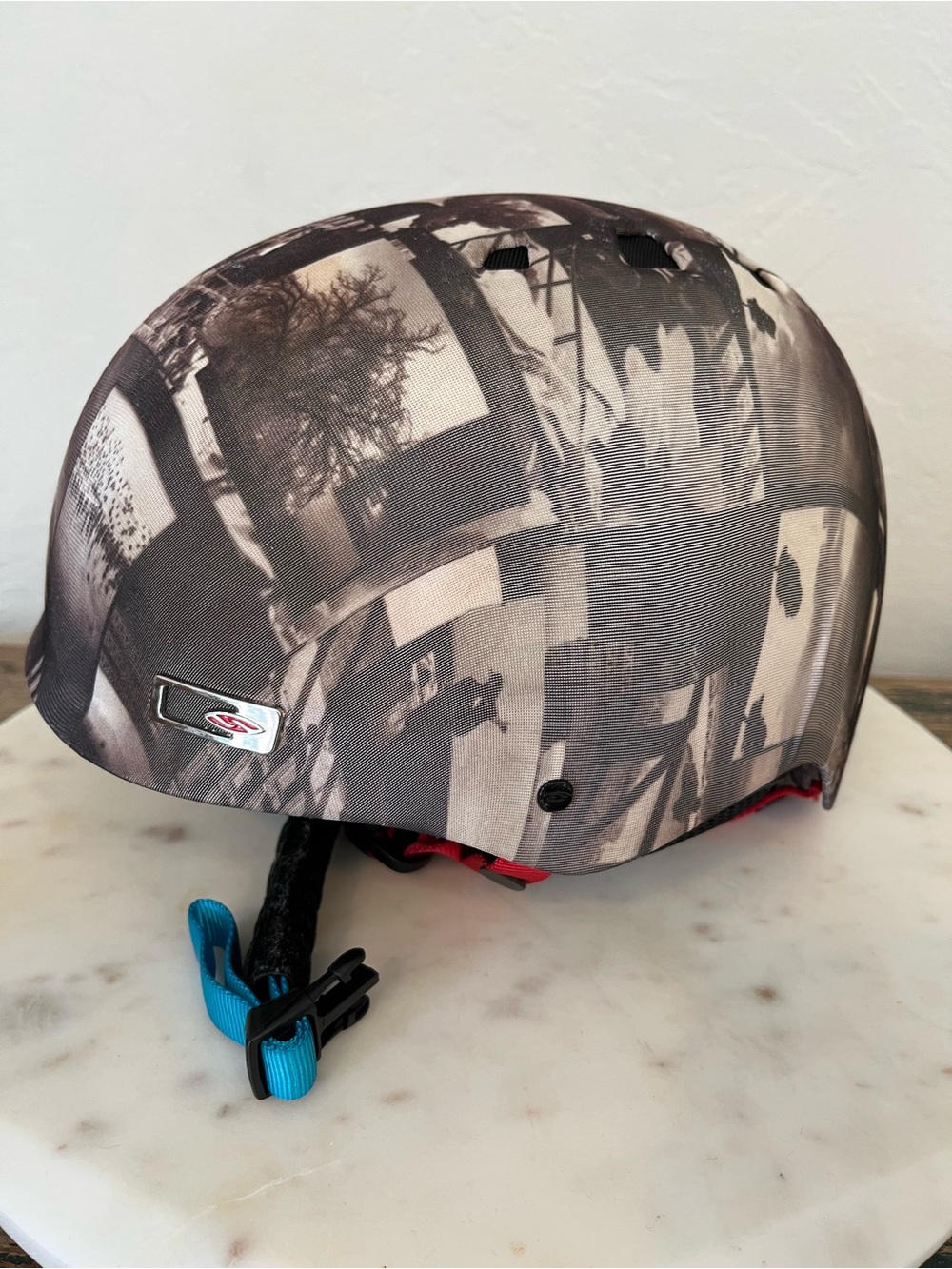 Smith Holt Maze Graphic Print Ski/Snowboard Helmet with Blue/Red Chin Strap